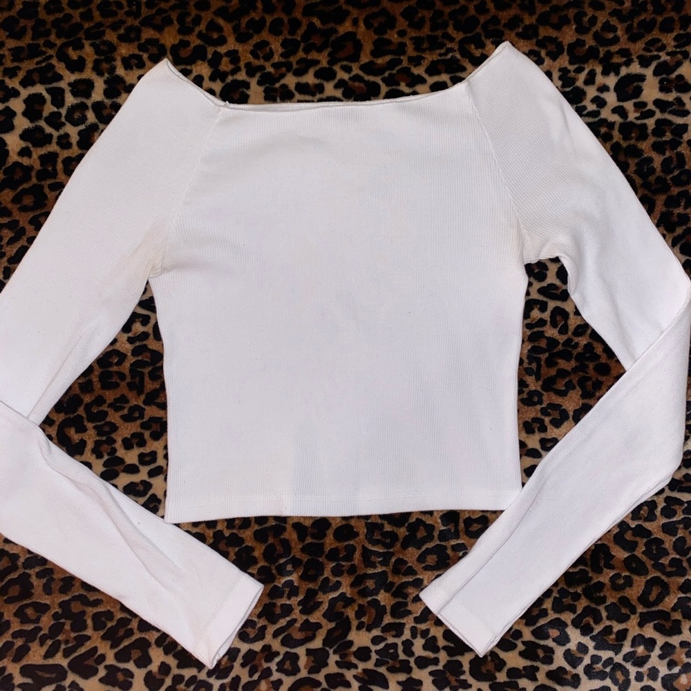 Brandy Melville long sleeve top!!